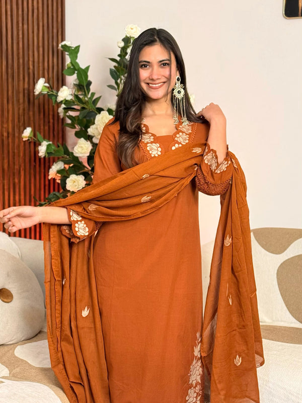 Floral Cutwork Embroidered Kurta Pants with Dupatta